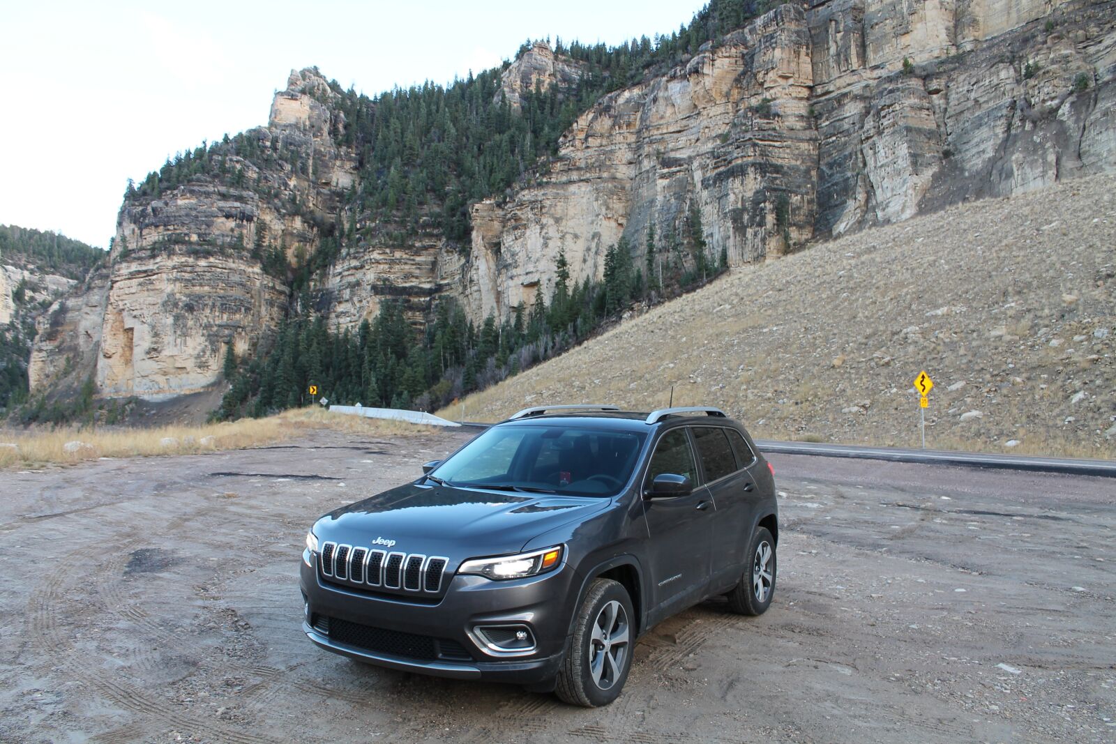 Canon EOS 1100D (EOS Rebel T3 / EOS Kiss X50) sample photo. Mountain, jeep, suv photography