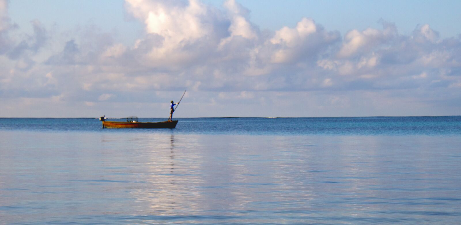Canon EOS 600D (Rebel EOS T3i / EOS Kiss X5) sample photo. Seascape, boater, boat photography