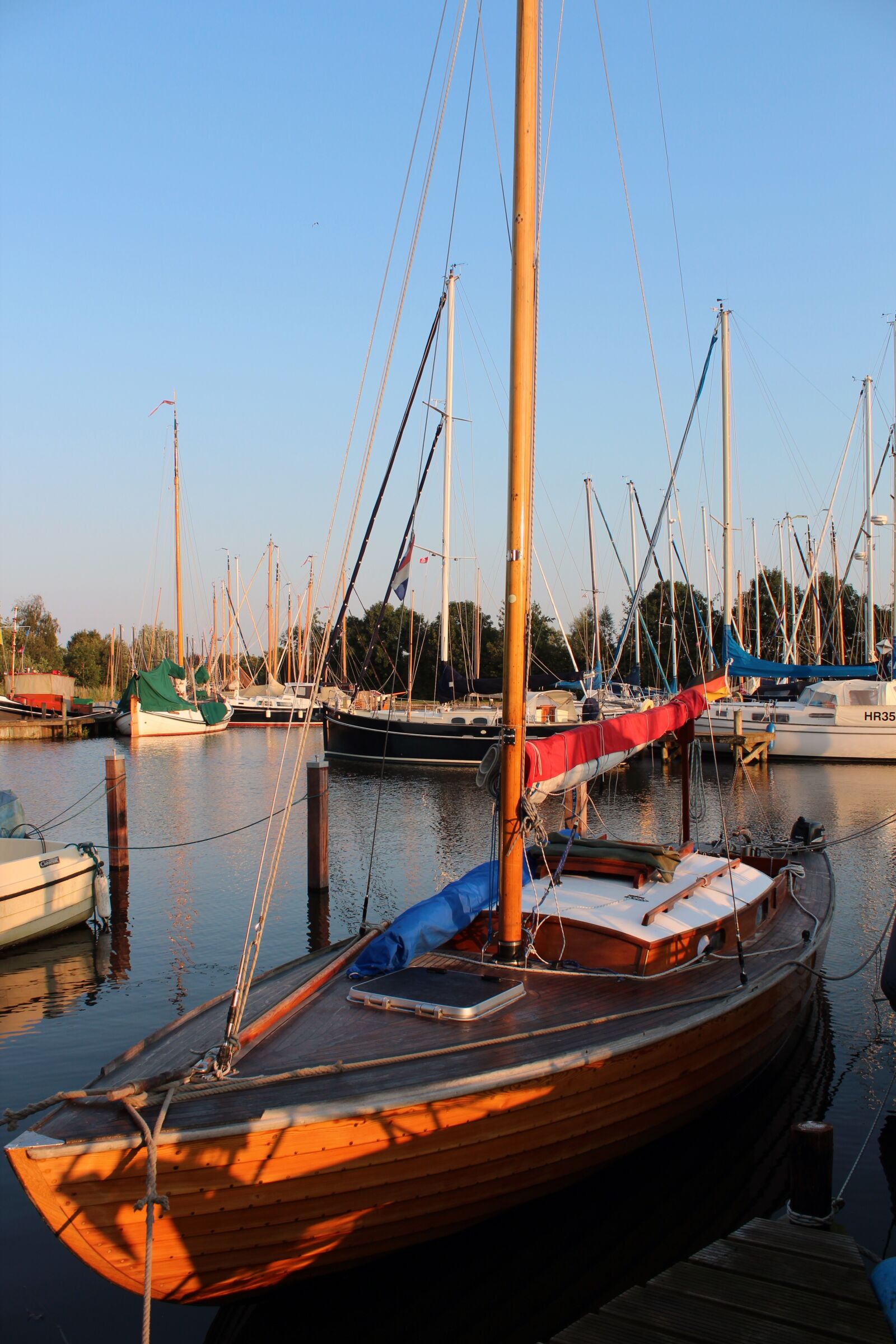 Canon EOS 600D (Rebel EOS T3i / EOS Kiss X5) sample photo. Sailing boat, sail, wood photography