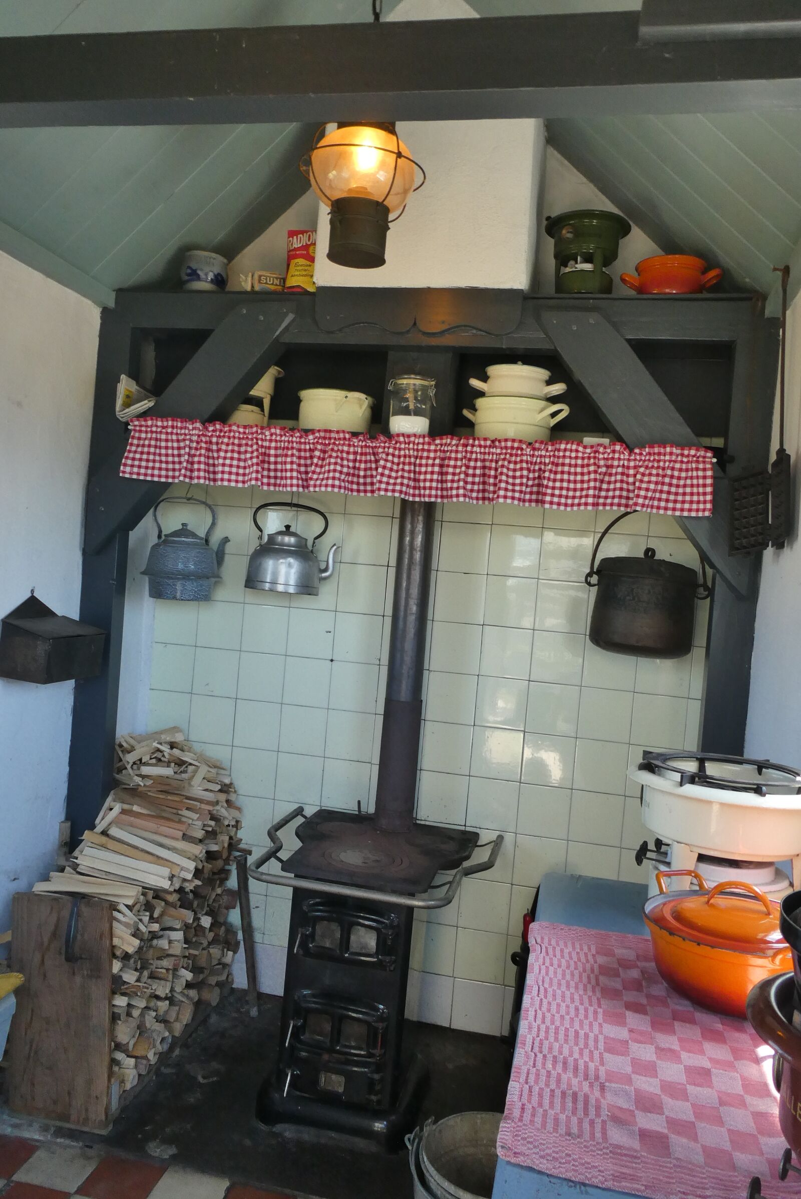 Panasonic Lumix DC-ZS70 (Lumix DC-TZ90) sample photo. Kitchen, antique, museum photography