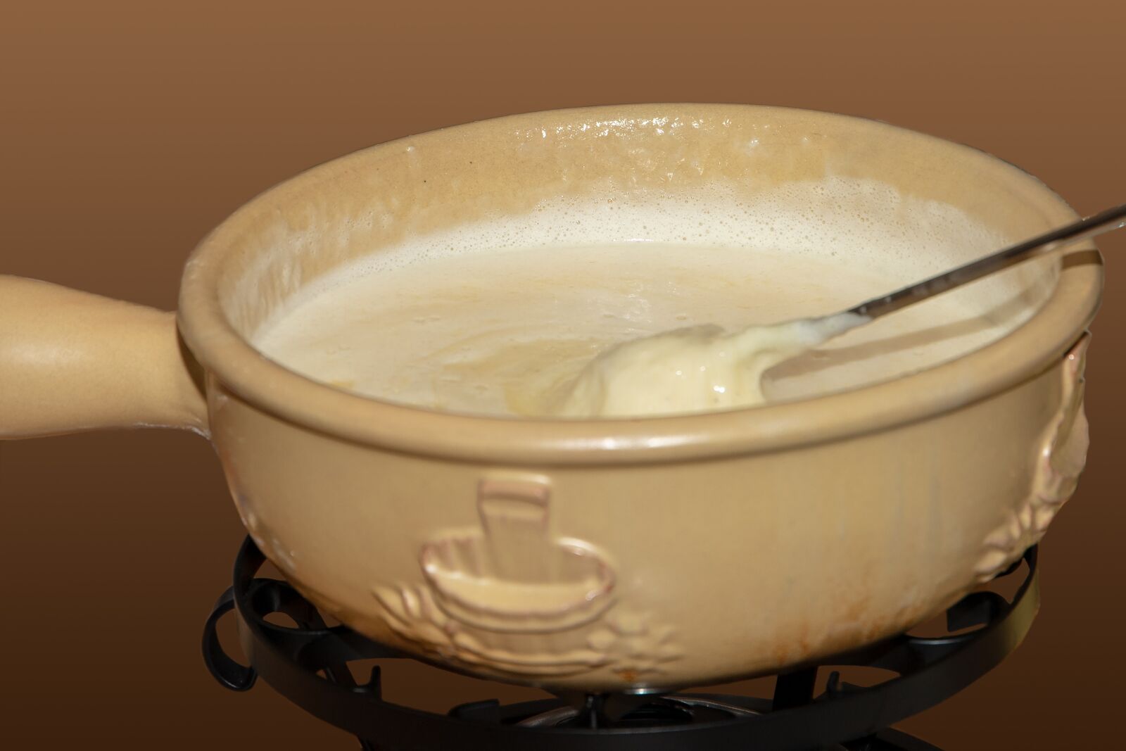 Canon EOS 6D Mark II sample photo. Fondue, fondue pot, cheese photography