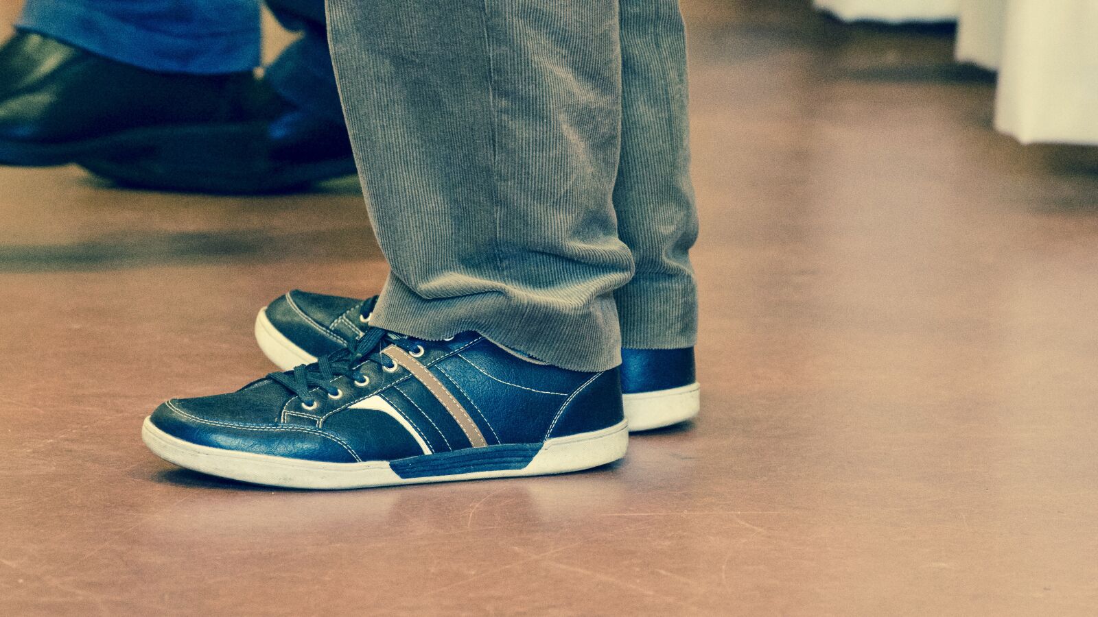 Canon EF 100-400mm F4.5-5.6L IS USM sample photo. Shoes, shoelace, floor photography