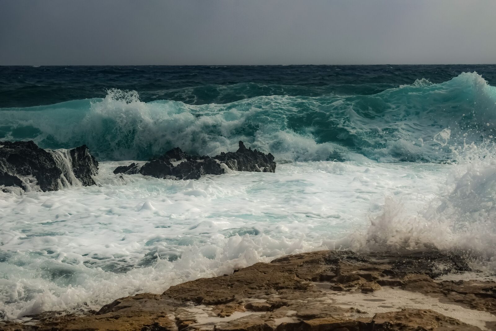 Nikon D3300 sample photo. Waves, storm, spray photography