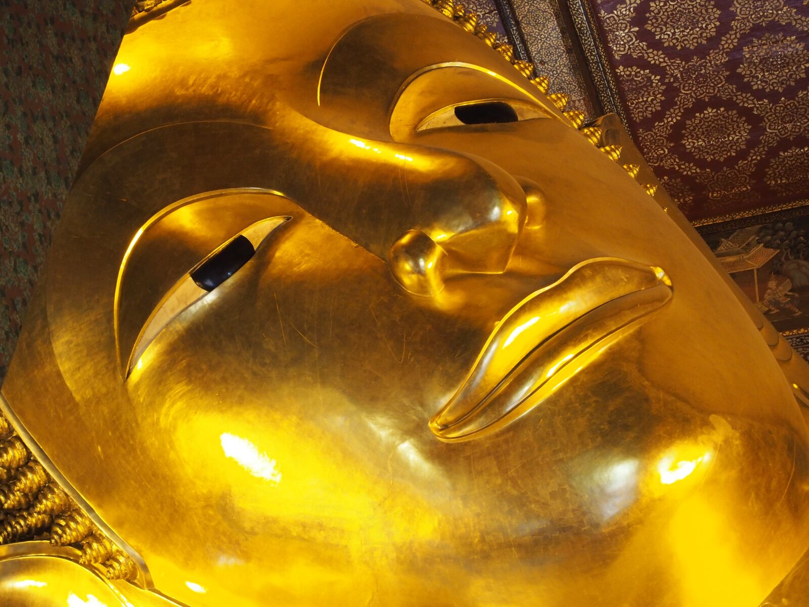 Olympus PEN E-P5 sample photo. Buddha, gold, lying photography