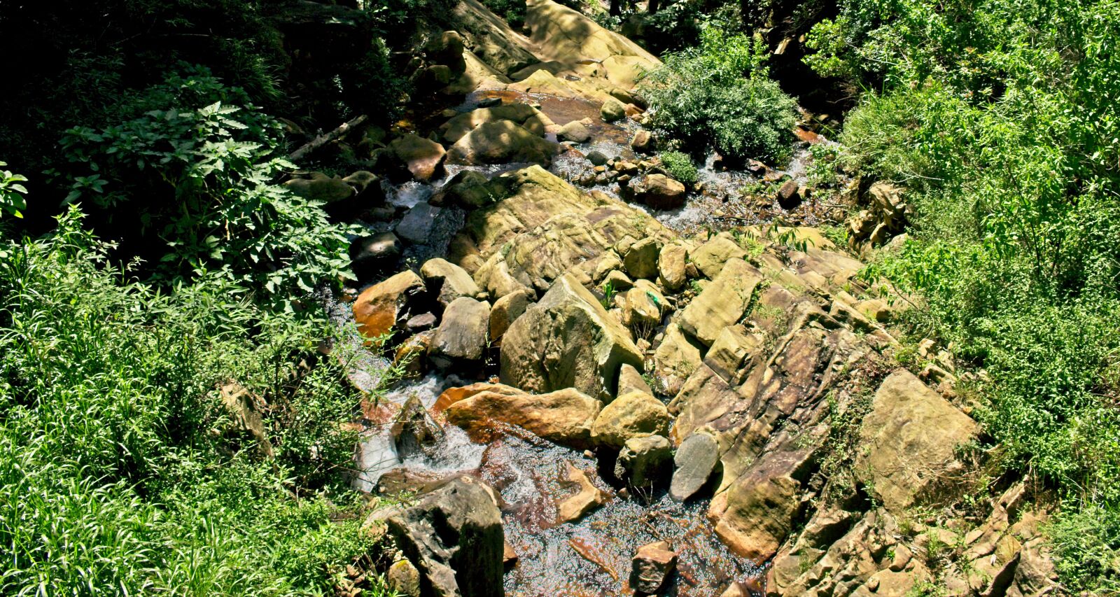 Canon EOS 60D + Canon EF-S 18-55mm F3.5-5.6 IS STM sample photo. Rock, water, waterfall photography