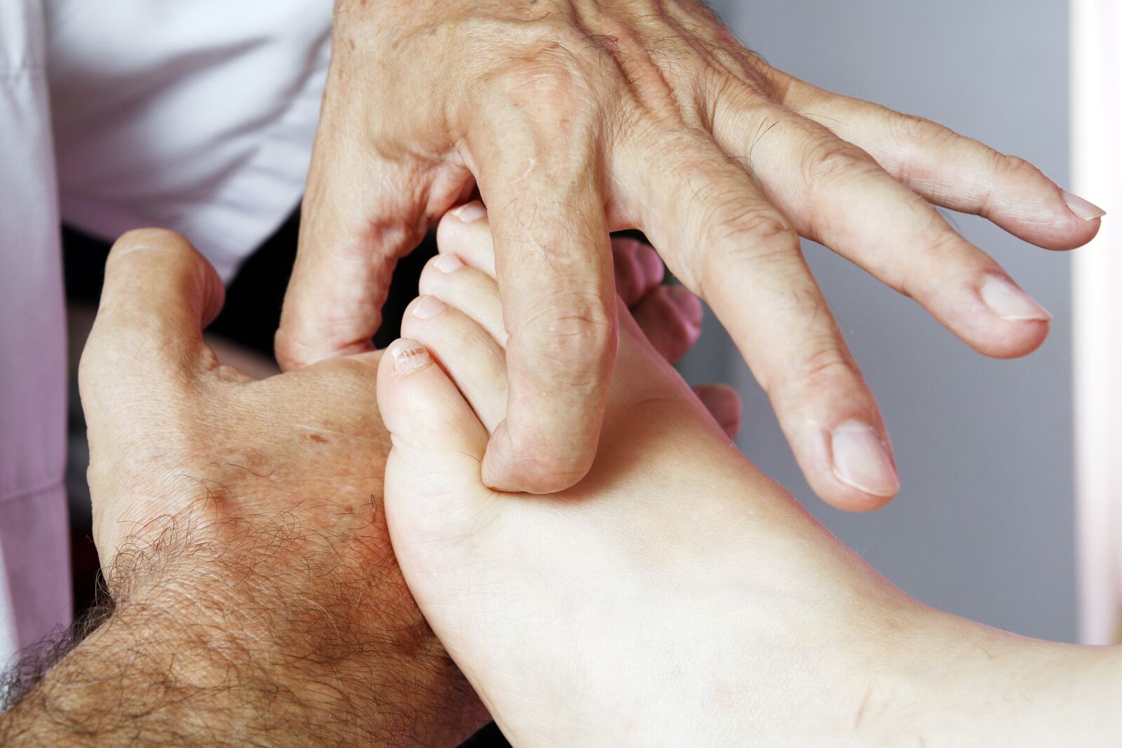 Canon EOS 70D sample photo. Reflexology, therapies, treatment photography