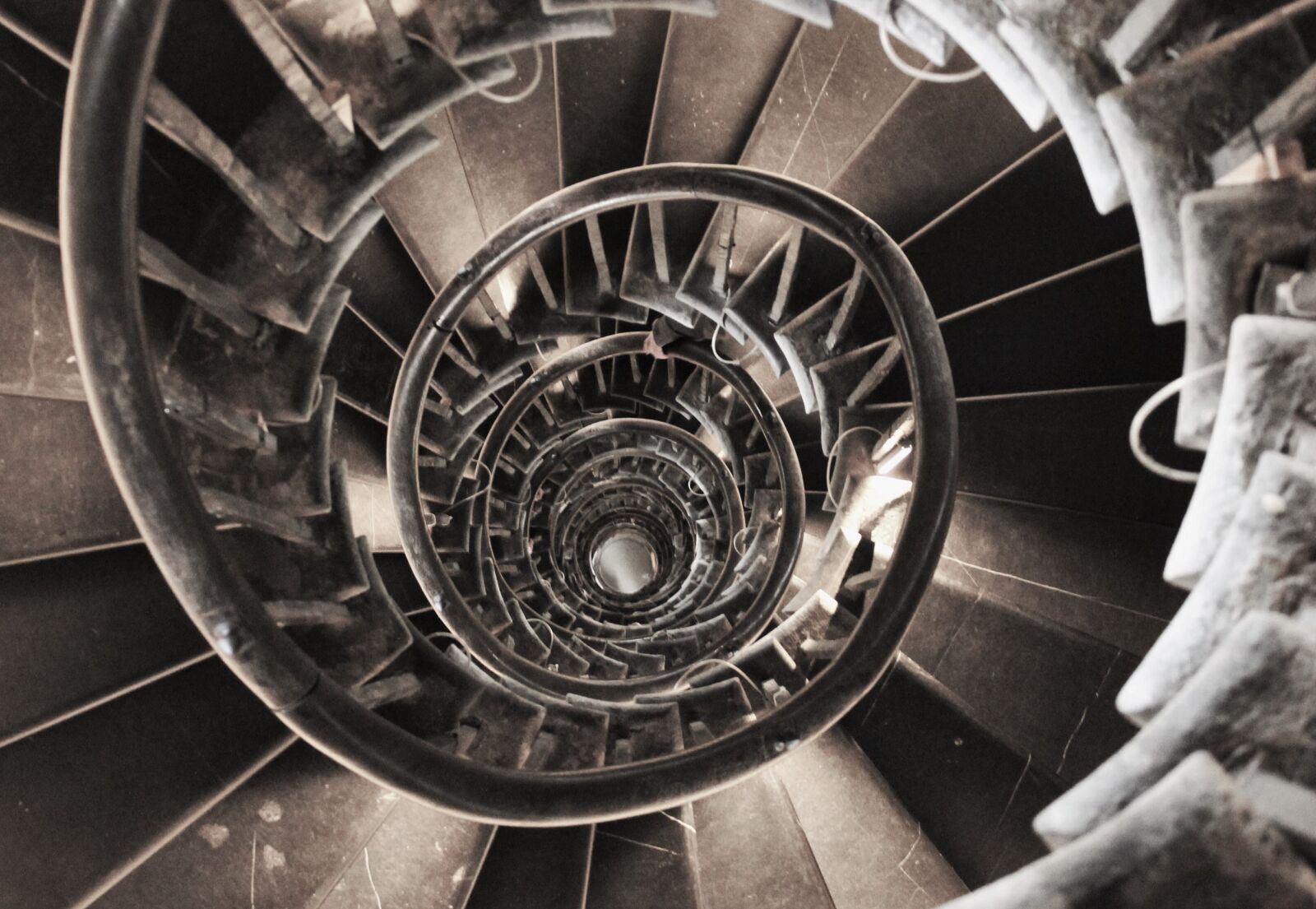 Canon EOS 600D (Rebel EOS T3i / EOS Kiss X5) sample photo. Stairs, spiral staircase, architecture photography