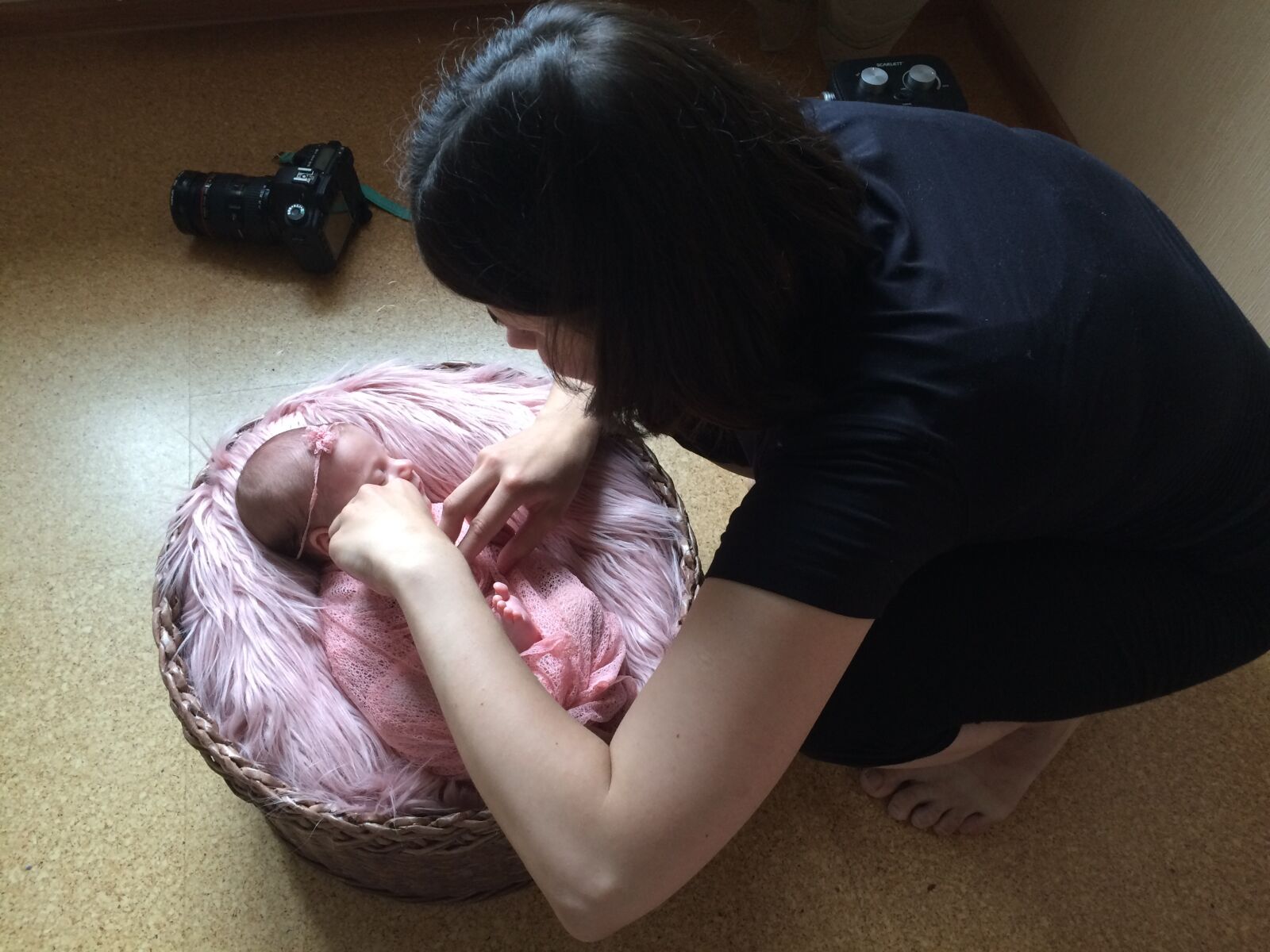 iPhone 5s back camera 4.15mm f/2.2 sample photo. Child, basket, photographer photography