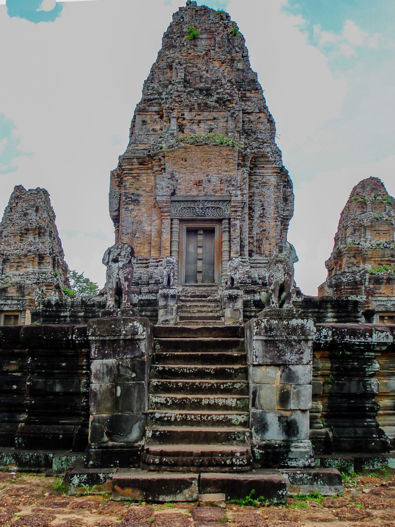 Sony DSC-W55 sample photo. Cambodia, ancient, ruins photography