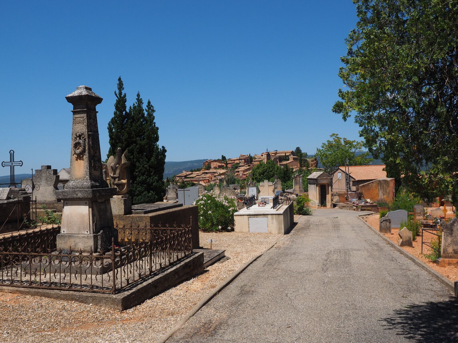 Olympus OM-D E-M1 + Olympus M.Zuiko Digital ED 12-40mm F2.8 Pro sample photo. Cemetery, roussillon, old cemetery photography