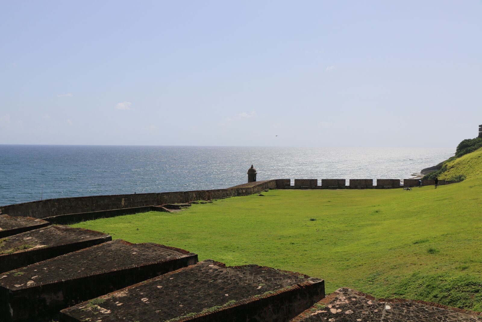 Canon EOS 70D sample photo. Landscape, green meadow, sea photography