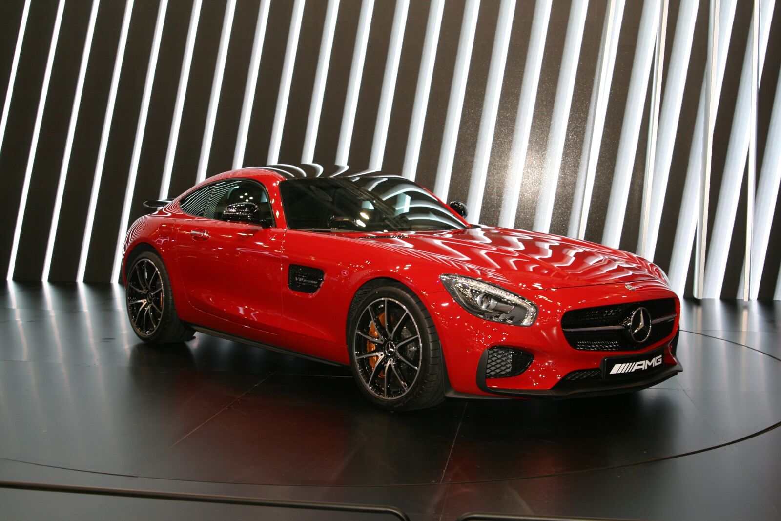Canon EOS 400D (EOS Digital Rebel XTi / EOS Kiss Digital X) sample photo. Benz, car, motor show photography