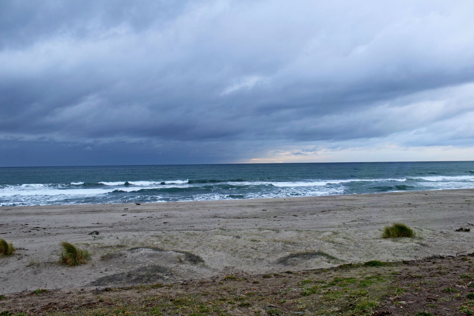 Canon EOS 1200D (EOS Rebel T5 / EOS Kiss X70 / EOS Hi) sample photo. Beach, sea, sky photography