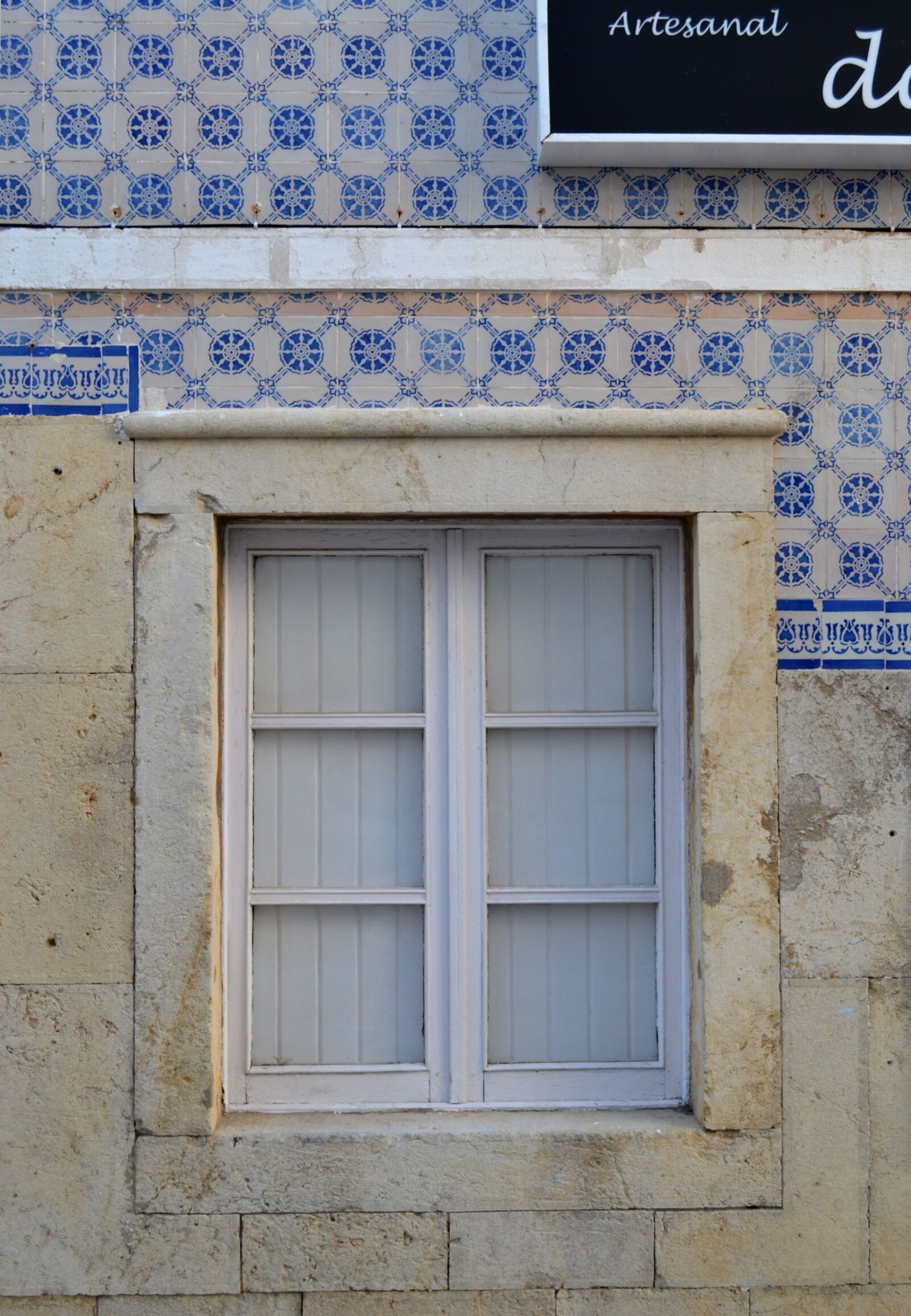 Nikon D3100 sample photo. Window, tiles, portugal photography