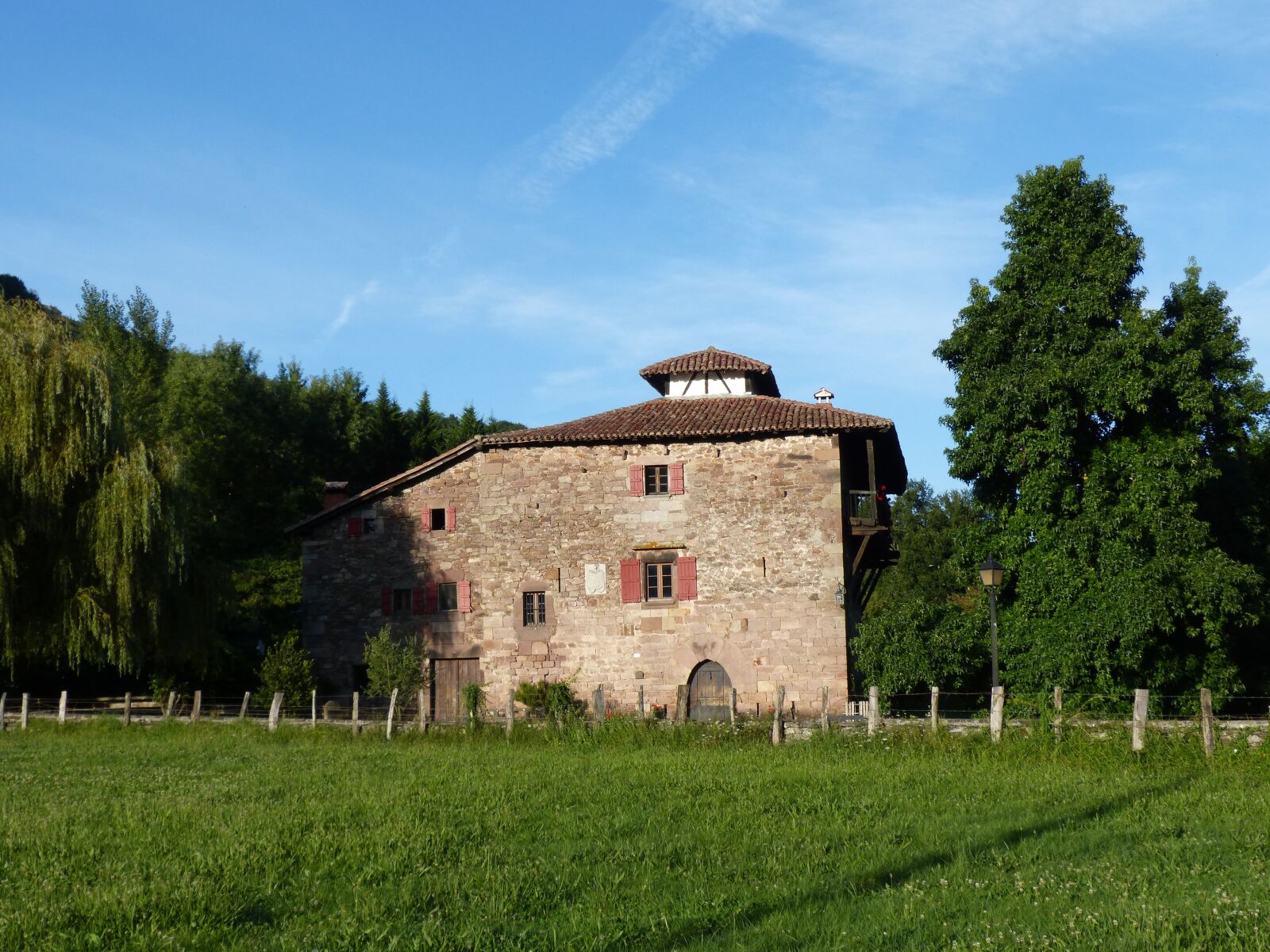 Panasonic DMC-FZ62 sample photo. Palace, hamlet, navarre photography