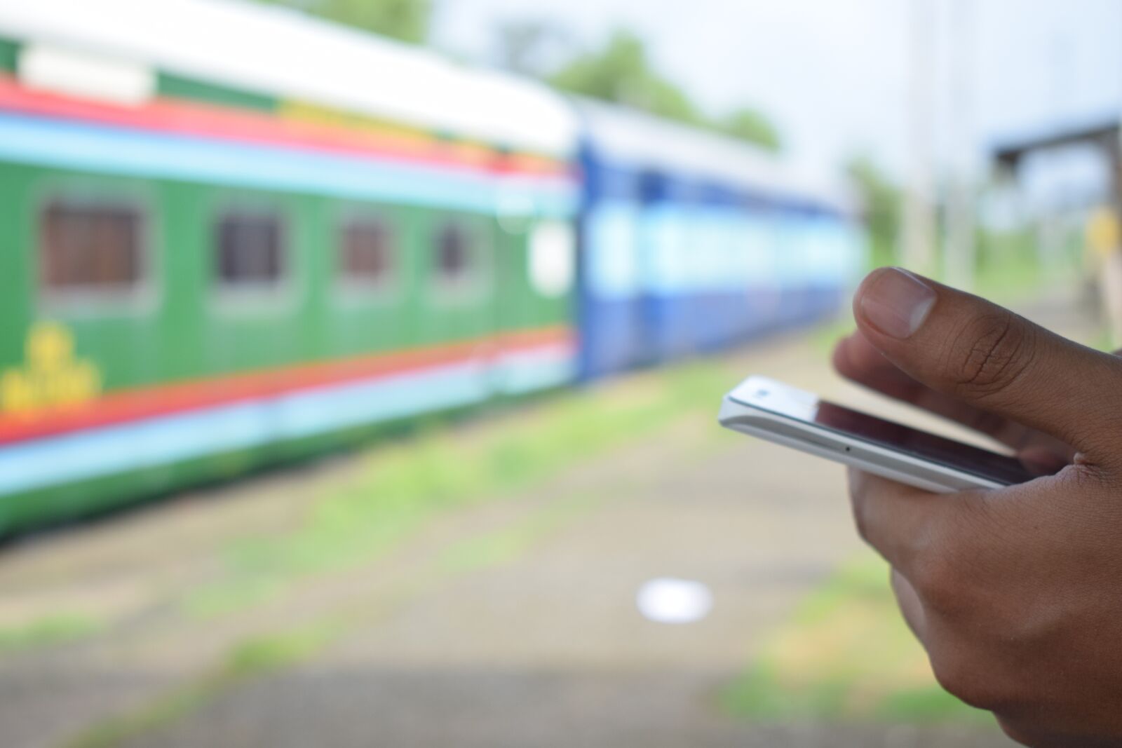 Nikon D3300 sample photo. Train, mobile phone, hands photography