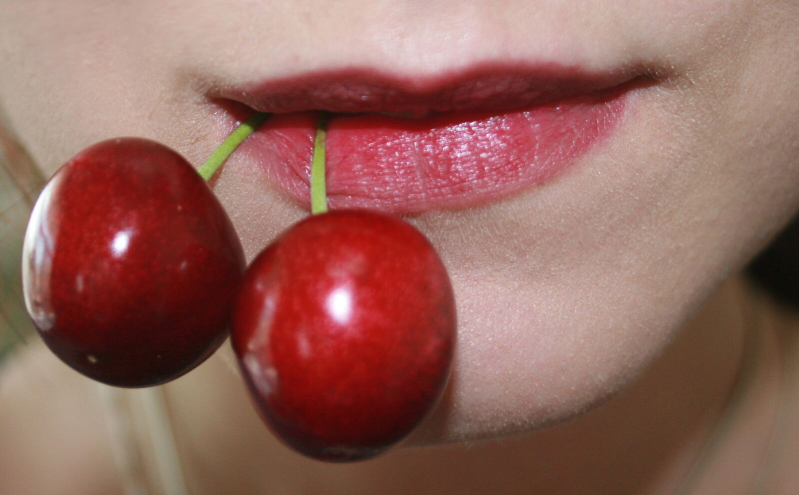 Canon EOS 400D (EOS Digital Rebel XTi / EOS Kiss Digital X) sample photo. Cherry, lips, sweet photography