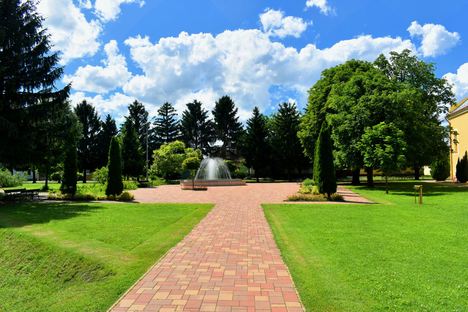 Nikon D3500 sample photo. Square, clouds, fountain photography