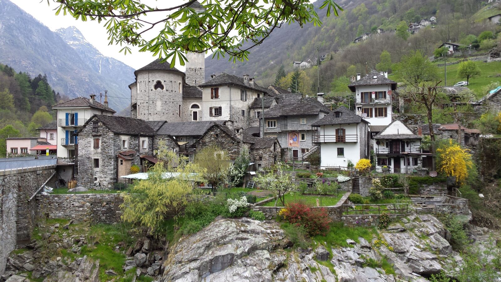 Samsung Galaxy S4 sample photo. Village, stones, switzerland photography