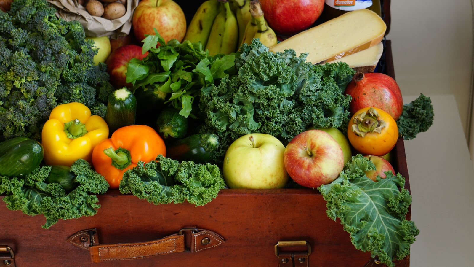 Sony E 55-210mm F4.5-6.3 OSS sample photo. Fruits, vegetables, market photography