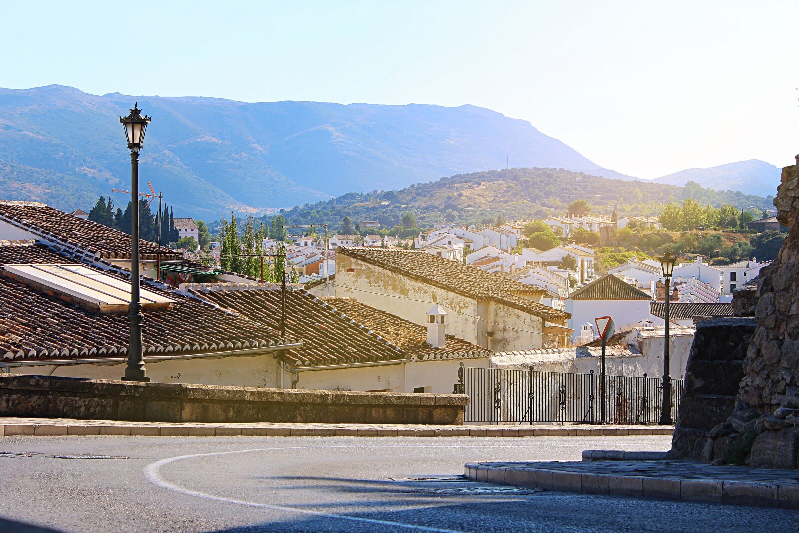 Canon EOS 600D (Rebel EOS T3i / EOS Kiss X5) sample photo. Spain, road, sun photography