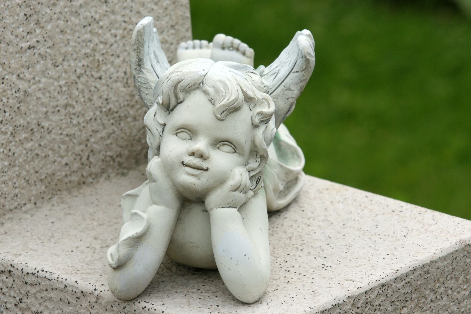 Sony Alpha DSLR-A700 sample photo. Angel, grabschmuck, reflection photography