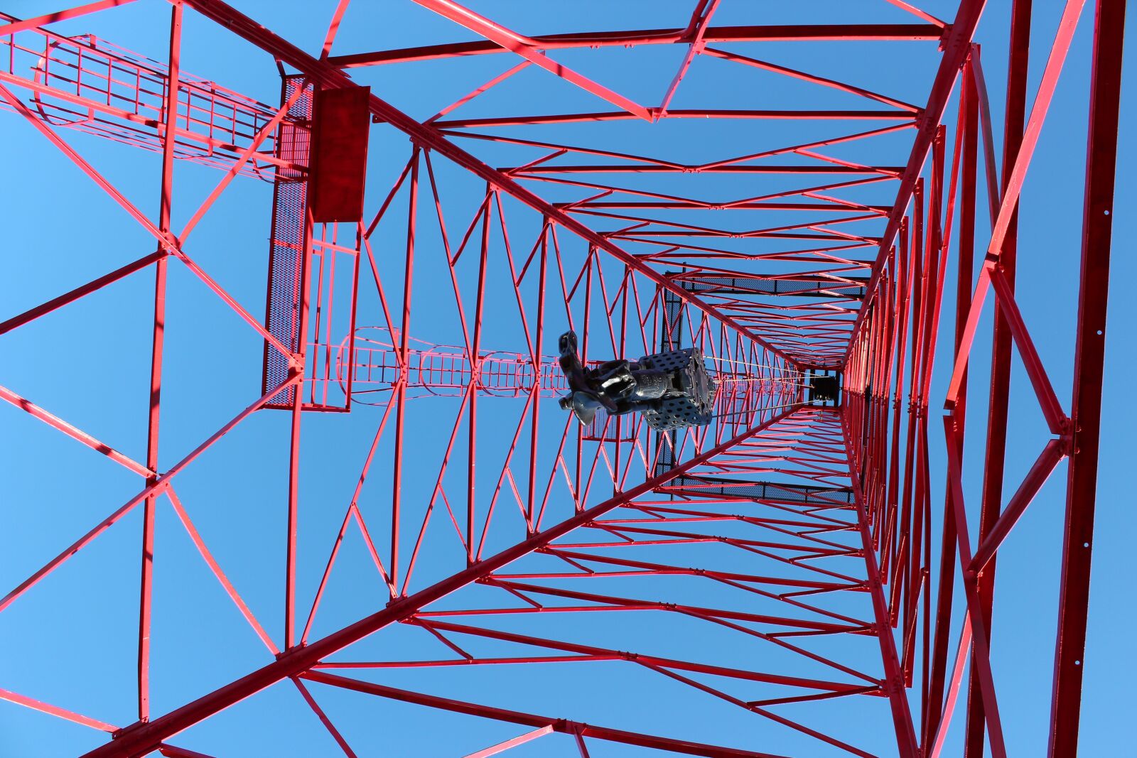 Canon EOS 600D (Rebel EOS T3i / EOS Kiss X5) sample photo. Redwater, oil derrick, tallest photography