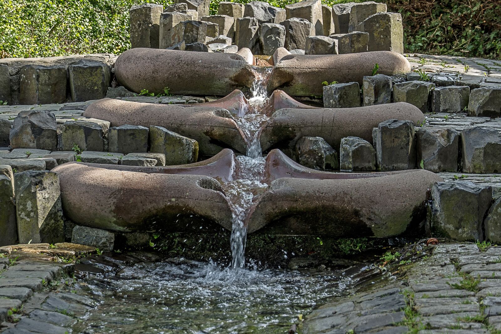 Canon EOS 550D (EOS Rebel T2i / EOS Kiss X4) sample photo. Water, monument, architecture photography