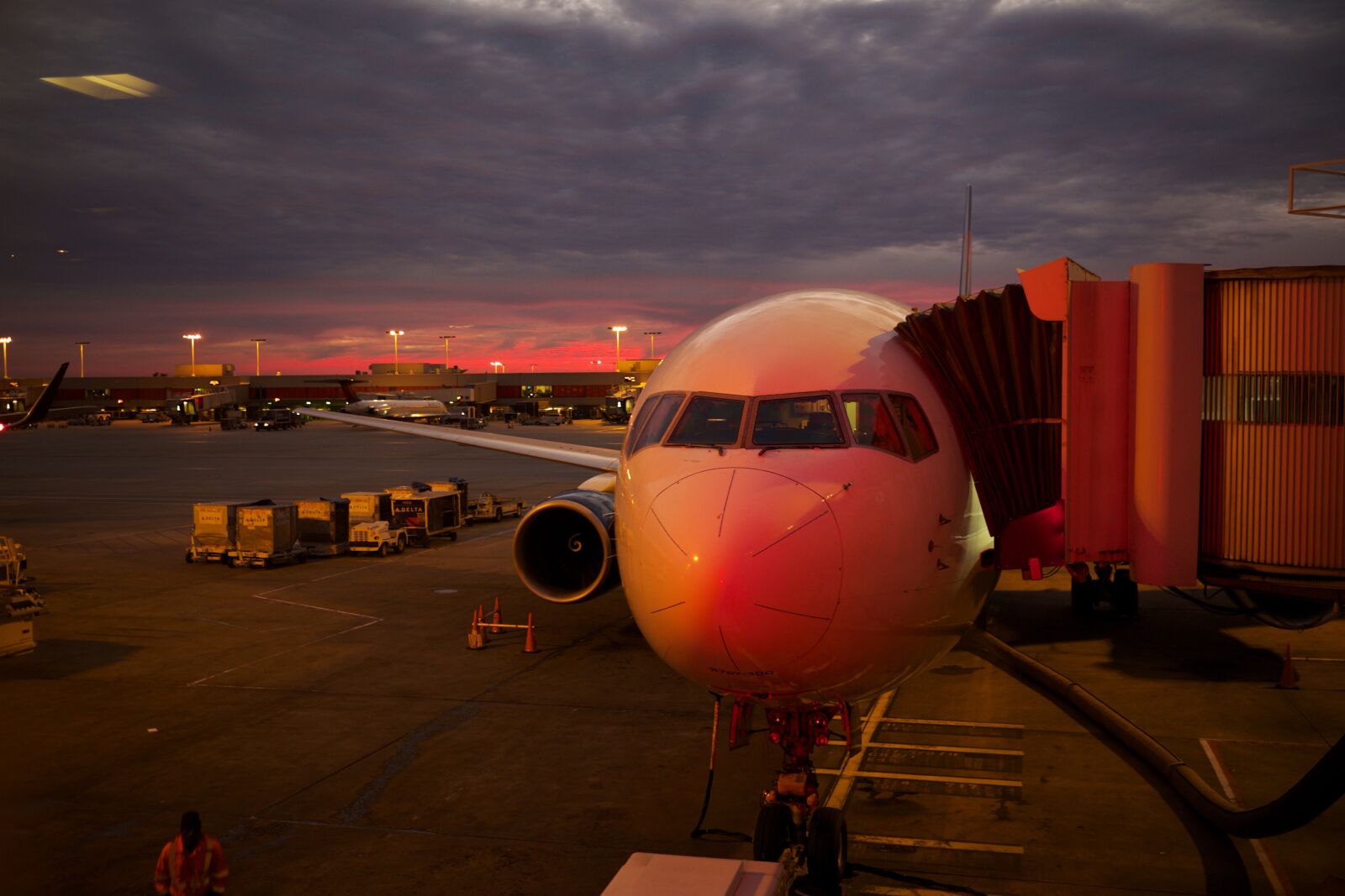 Fujifilm XF 23mm F1.4 R sample photo. Airport, airplane, airport, gate photography