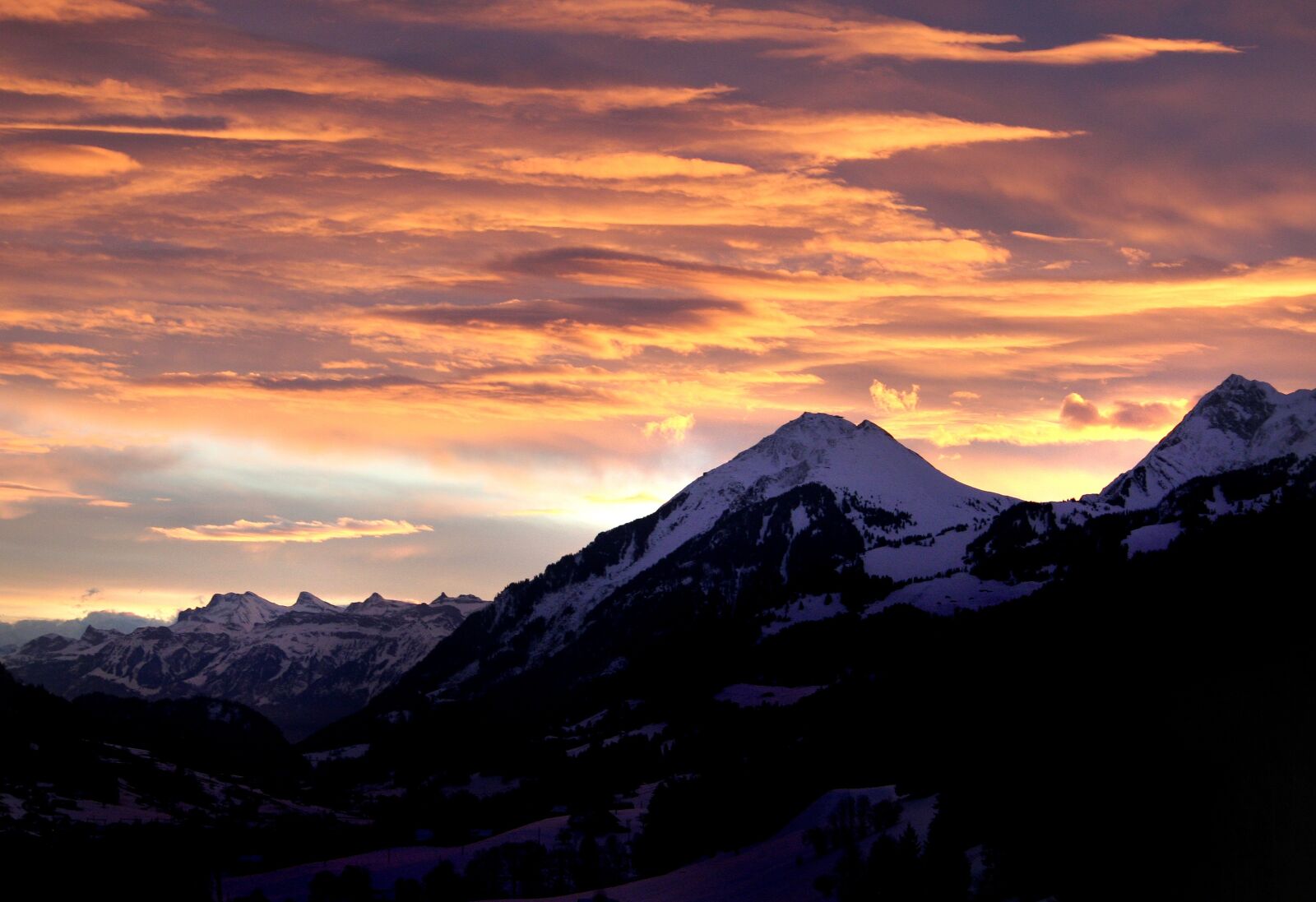 Canon EOS 350D (EOS Digital Rebel XT / EOS Kiss Digital N) sample photo. Sunset, mountains, afterglow photography