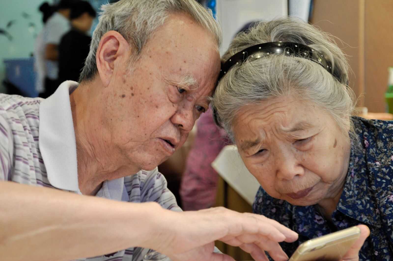 Nikon D90 sample photo. The old man, mobile photography