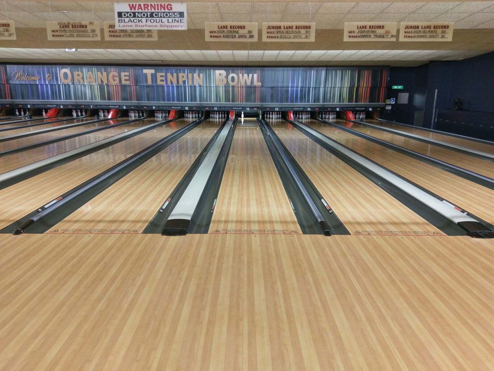 HTC 10 sample photo. Bowling, bowling alley, lanes photography