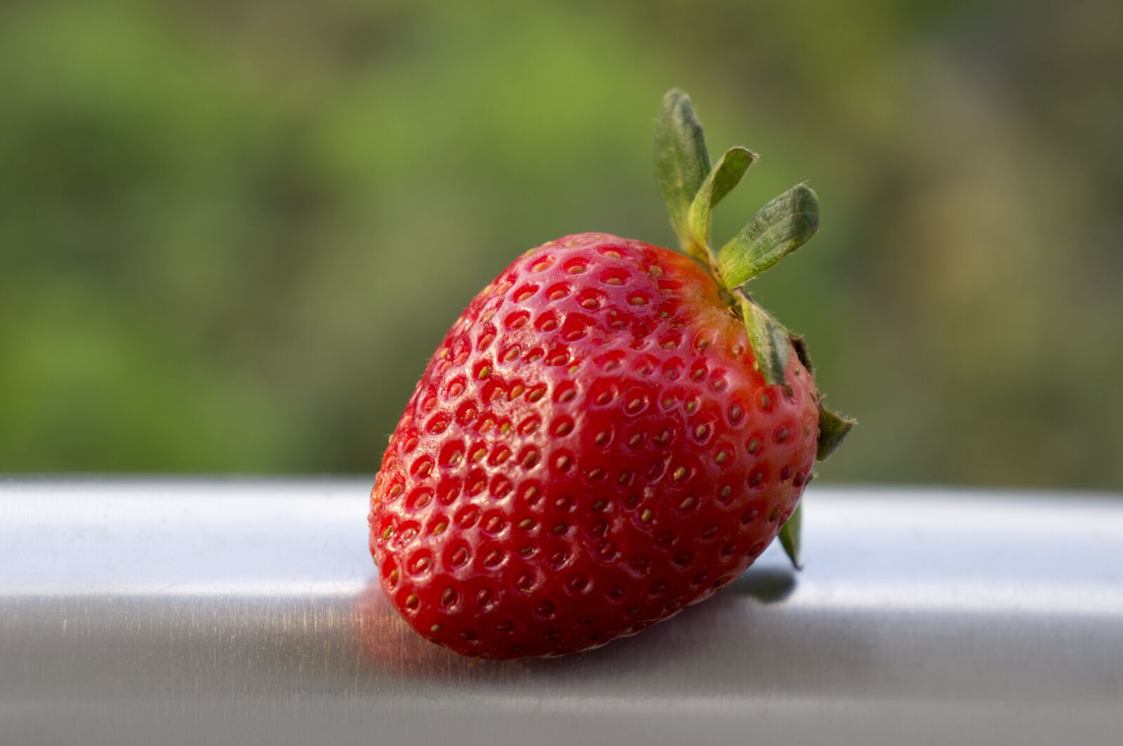 Sony Alpha NEX-F3 + Sony E 18-55mm F3.5-5.6 OSS sample photo. Food, fruits, strawberries photography