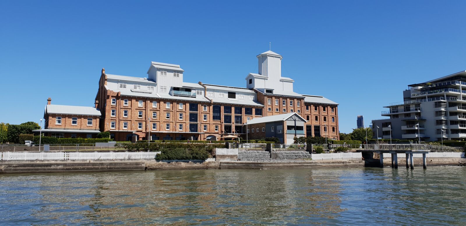 Samsung Galaxy S9+ sample photo. Brisbane river, building, historic photography