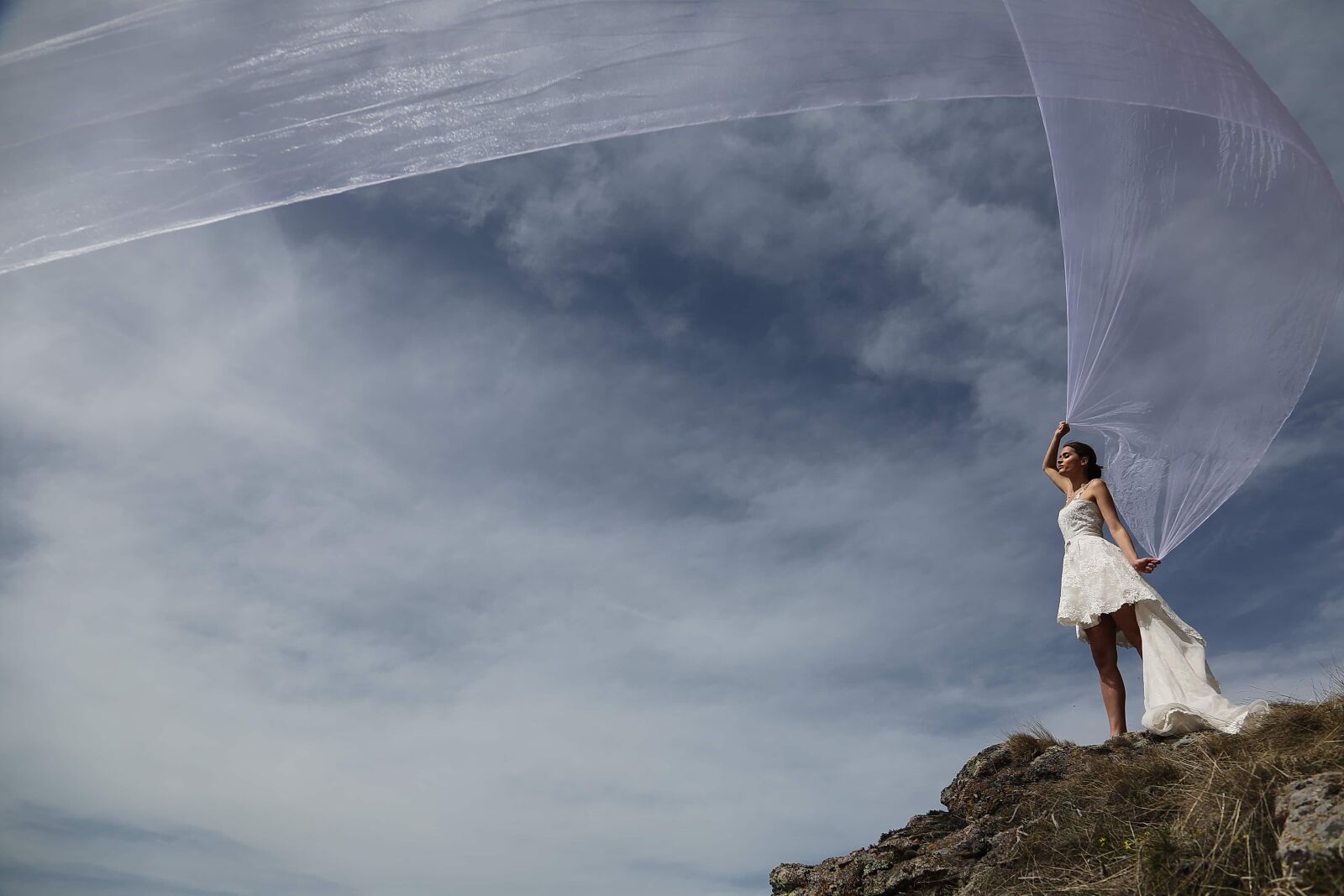 Canon EF 24-105mm F4L IS USM sample photo. Wind, veil, wedding dress photography