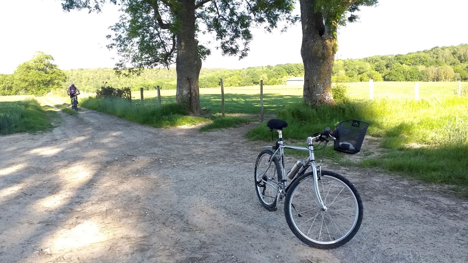 Samsung Galaxy J6+ sample photo. Bike, sky, nature photography