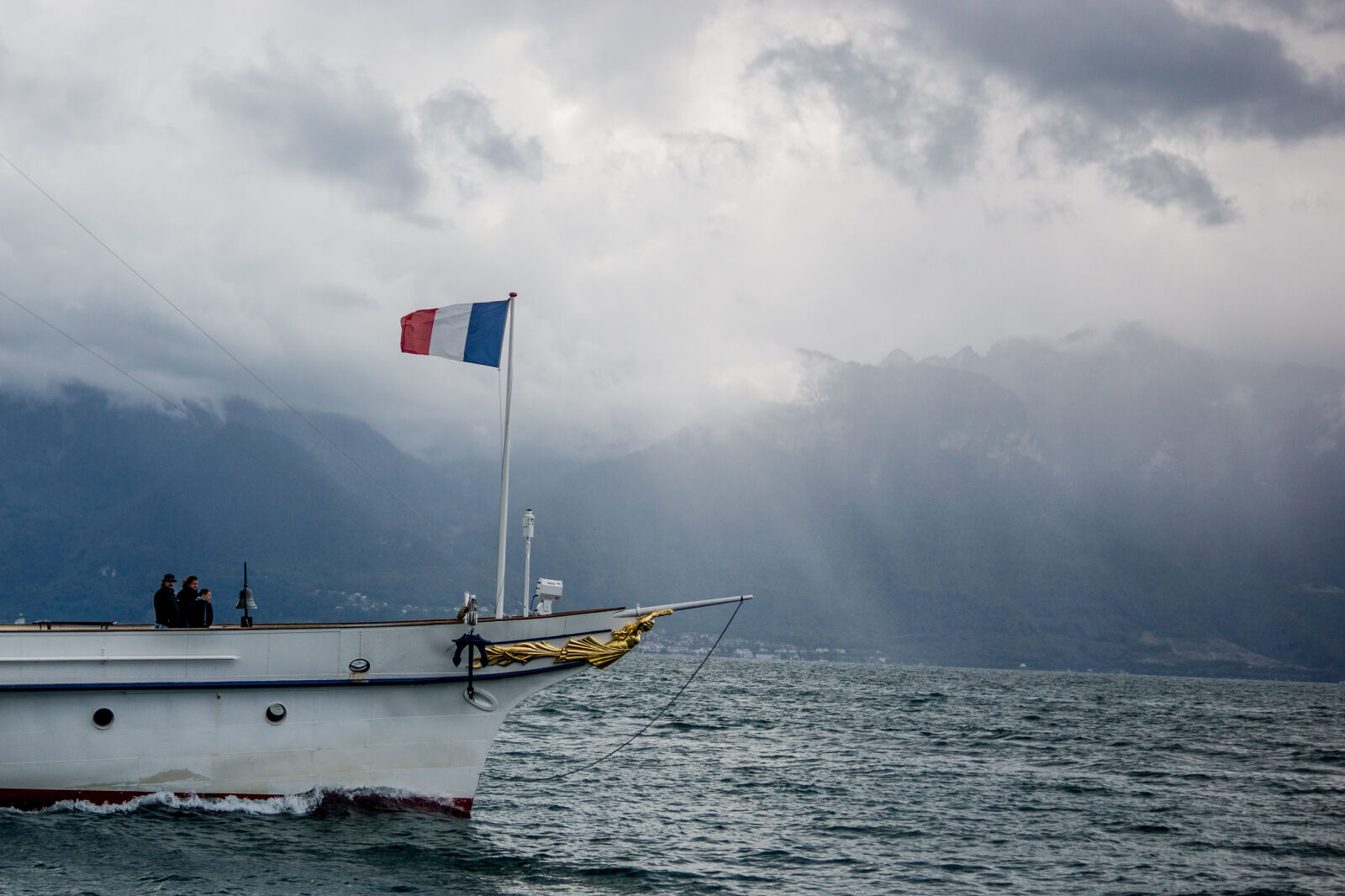Sony DT 35mm F1.8 SAM sample photo. Boat, cloudy, flag, france photography