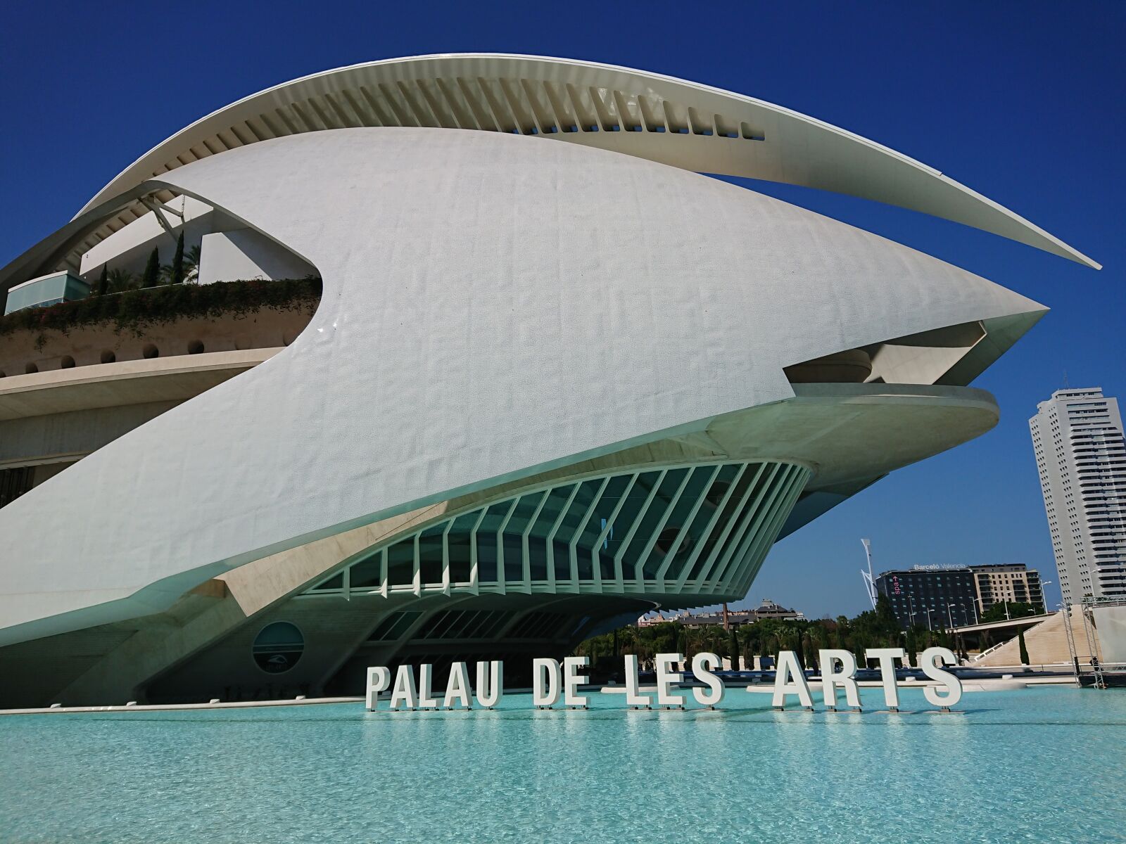 Sony Xperia XZ1 Compact sample photo. Palau de les arts photography