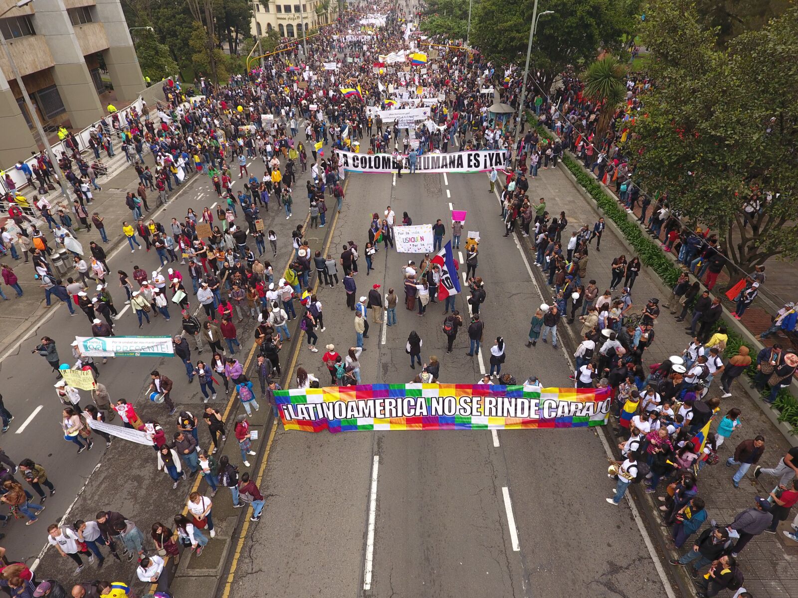 DJI FC330 sample photo. Marchas, bogota, salvemos photography