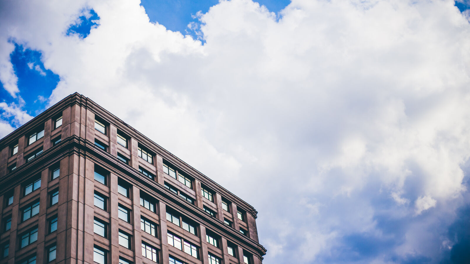 Canon EOS 6D + Canon EF 50mm F1.8 II sample photo. Architecture, building, clouds, daylight photography