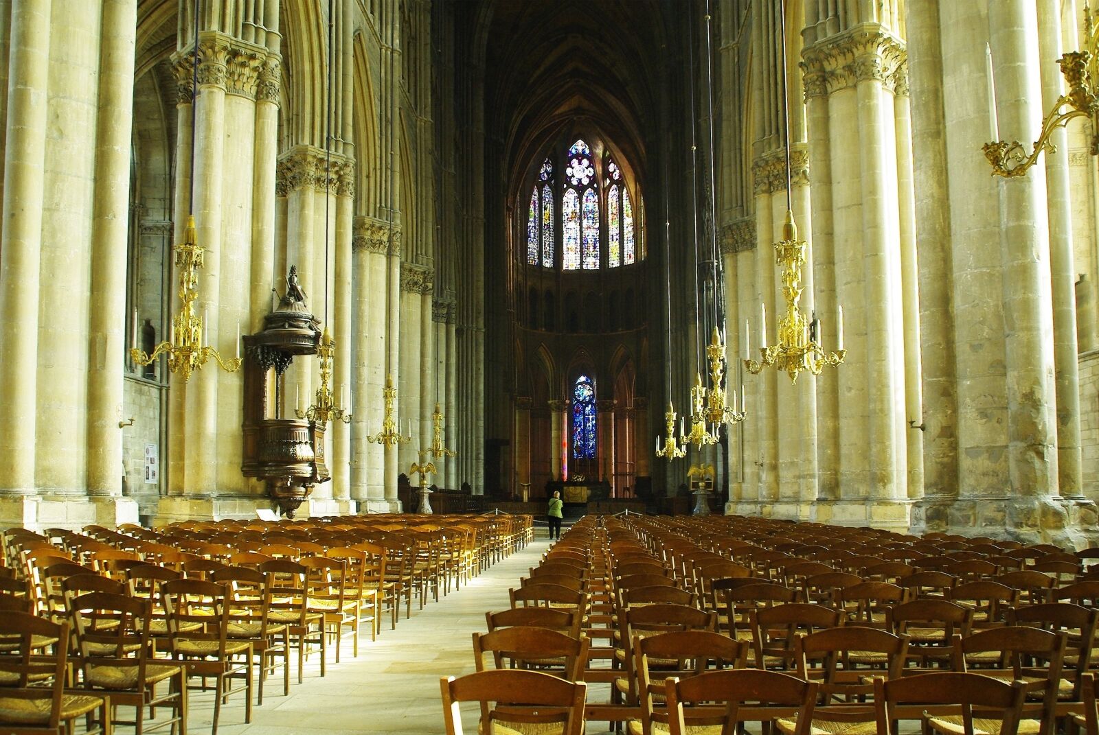 Pentax K200D sample photo. Reims, cathedral, nave pillars photography