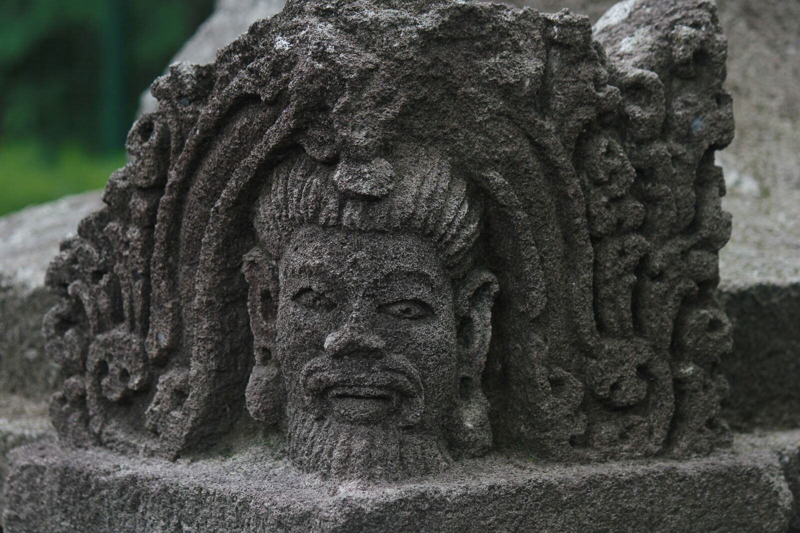 Canon EOS 60D + Canon EF-S 55-250mm F4-5.6 IS sample photo. Face, art, temple photography