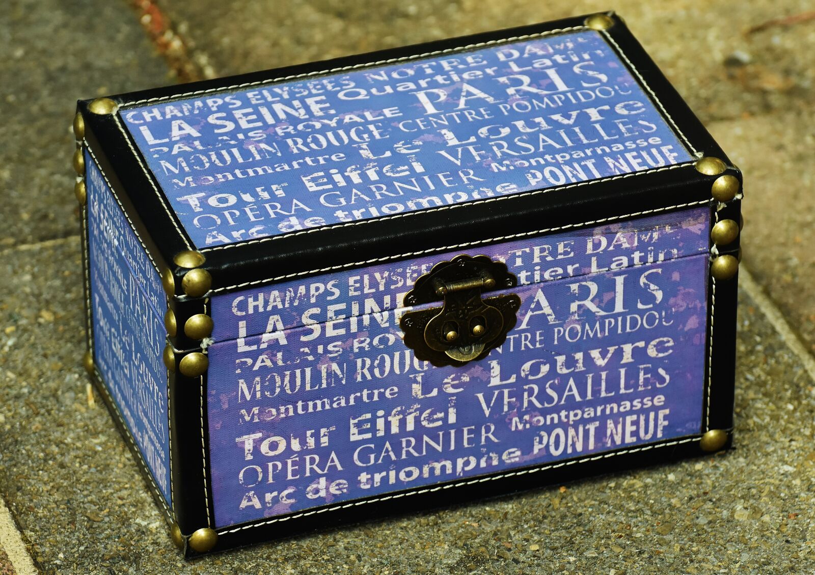 Nikon D7200 sample photo. Chest, box, closure photography