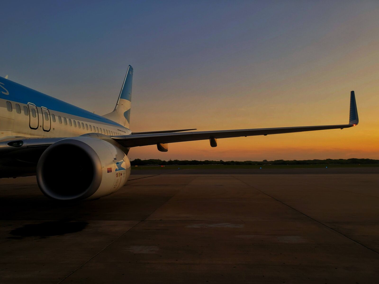 Samsung Galaxy S9 sample photo. Airport, airplane, sunset photography