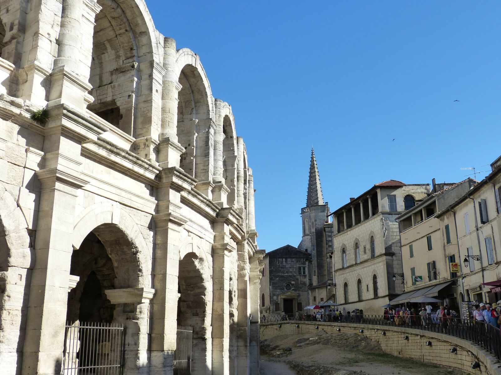 Panasonic Lumix DMC-FZ150 sample photo. Arles, france, historic center photography