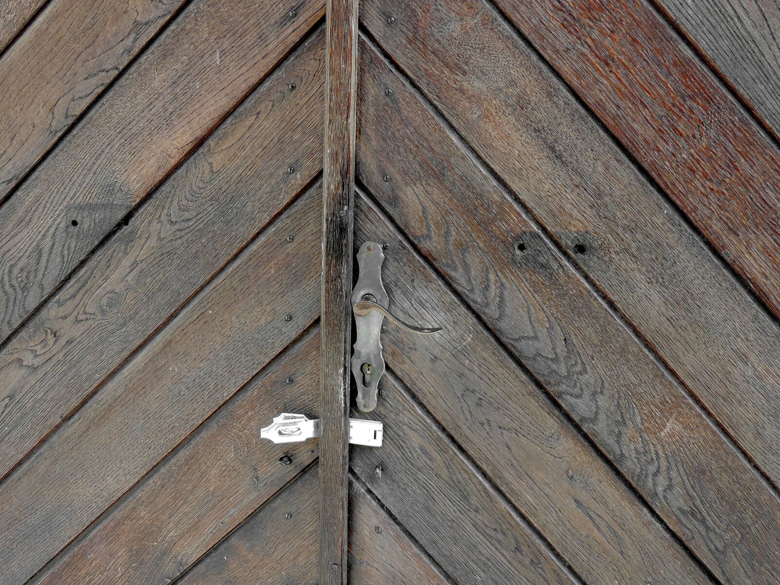 Nikon Coolpix P520 sample photo. Cast iron, front door photography