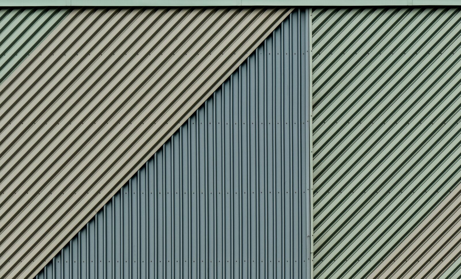 Panasonic Lumix DMC-FZ1000 sample photo. Industrial plant, architecture, hall photography