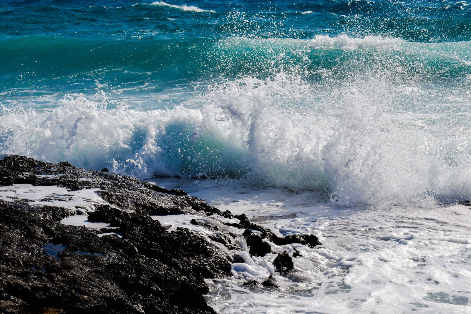 Nikon D3300 sample photo. Rocky coast, wave, crashing photography