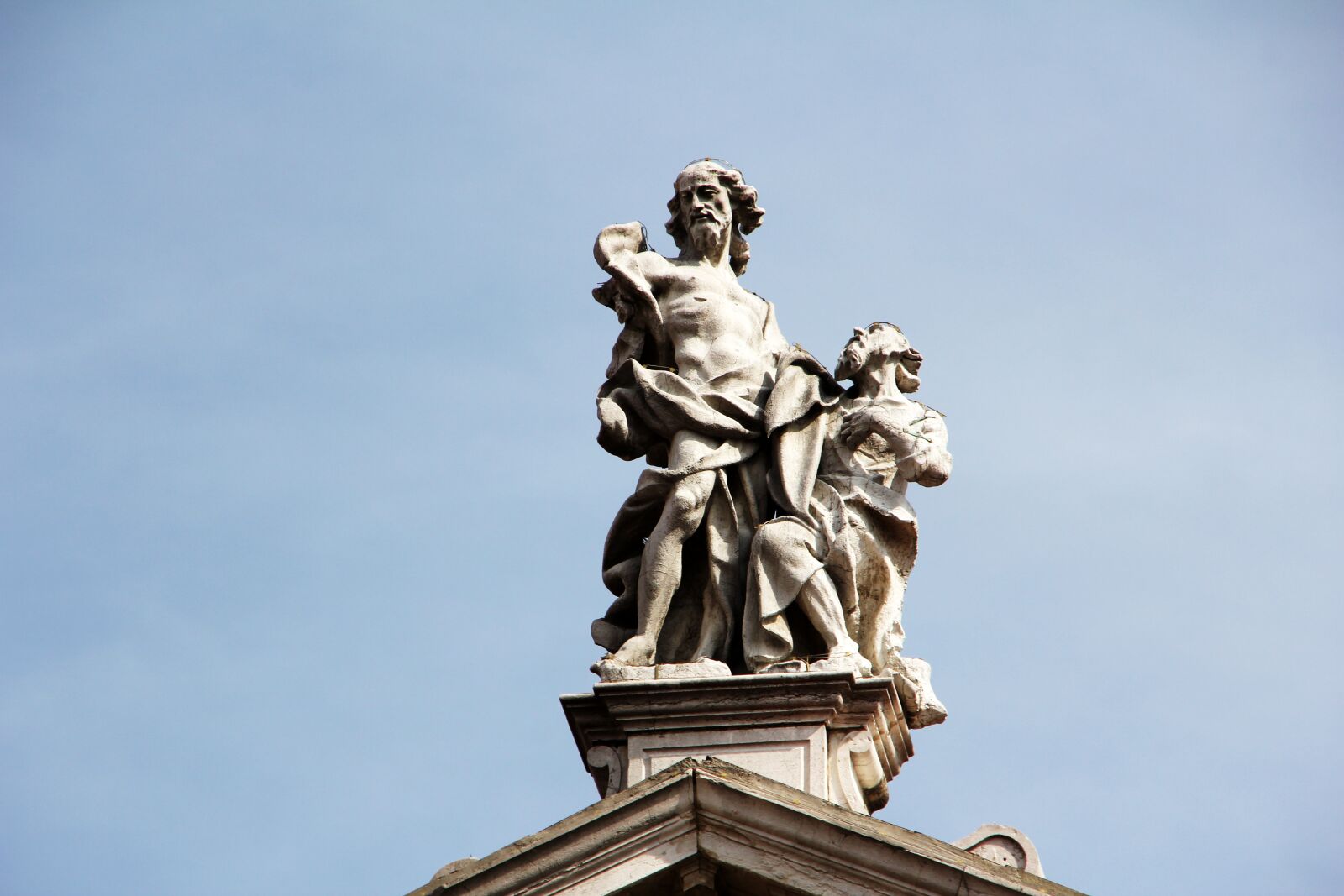 Canon EOS 60D sample photo. Figure, plaster figure, roof photography