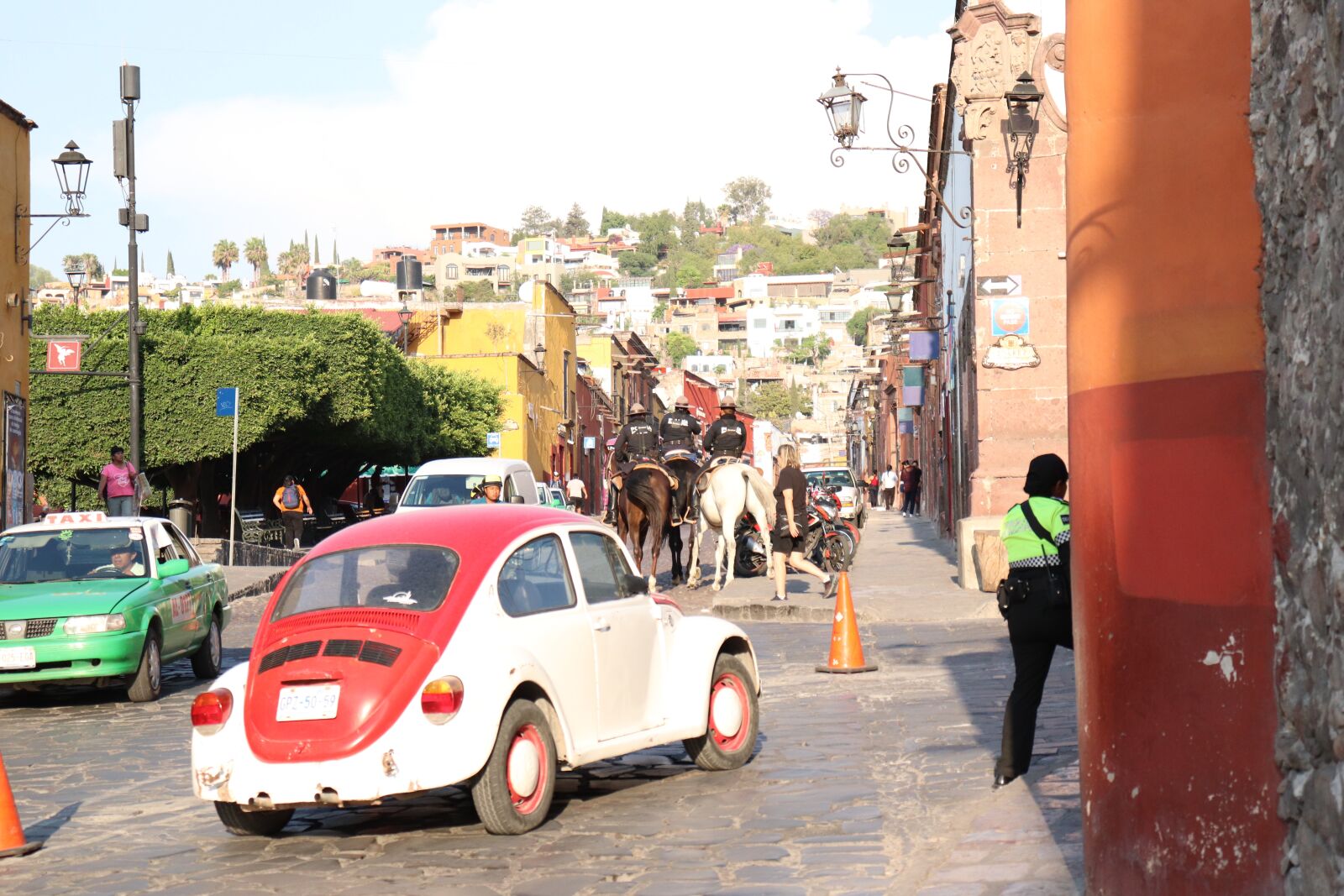 Canon EOS 200D (EOS Rebel SL2 / EOS Kiss X9) sample photo. Volkswagen, beetle, street photography